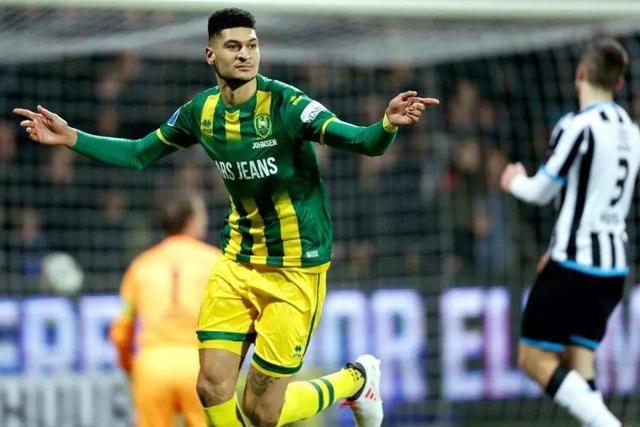 两人在英超对瓜氏曼城参与10+球：孙兴慜和萨拉赫